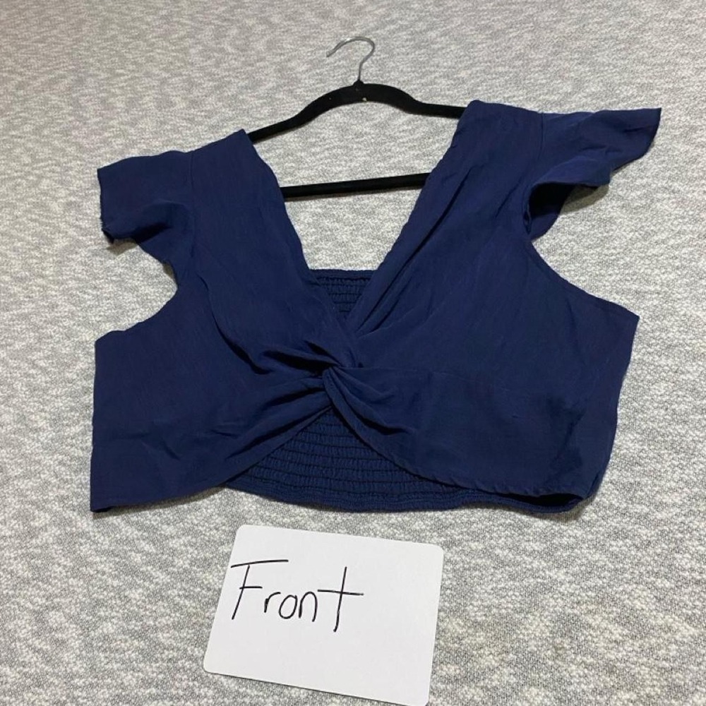 SHEIN Navy blue crop top with a twist detail on front. Women OXL. SKU-B979